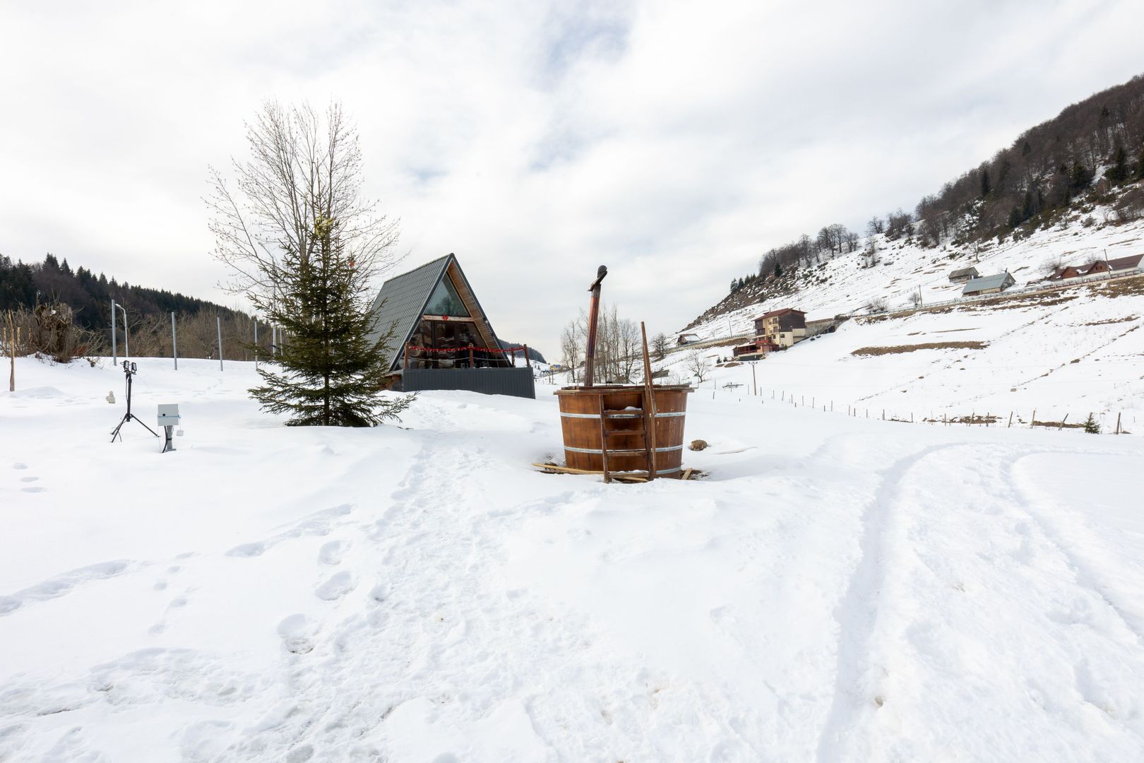 Teren 7,656 mp + Cabane tip A Frame, Fundata - Poză 5