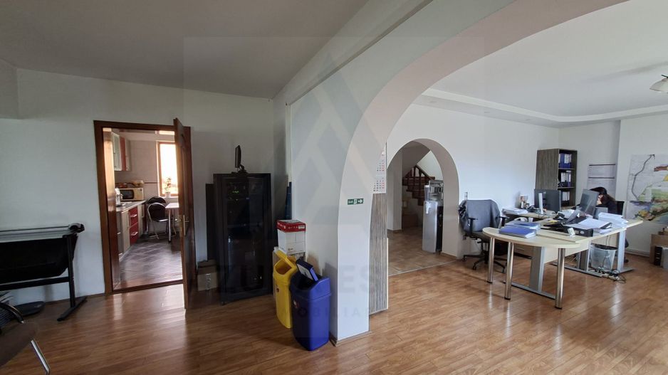Spatiu birouri casa individuala curte proprie 9 birouri Selimbar - Poză 9