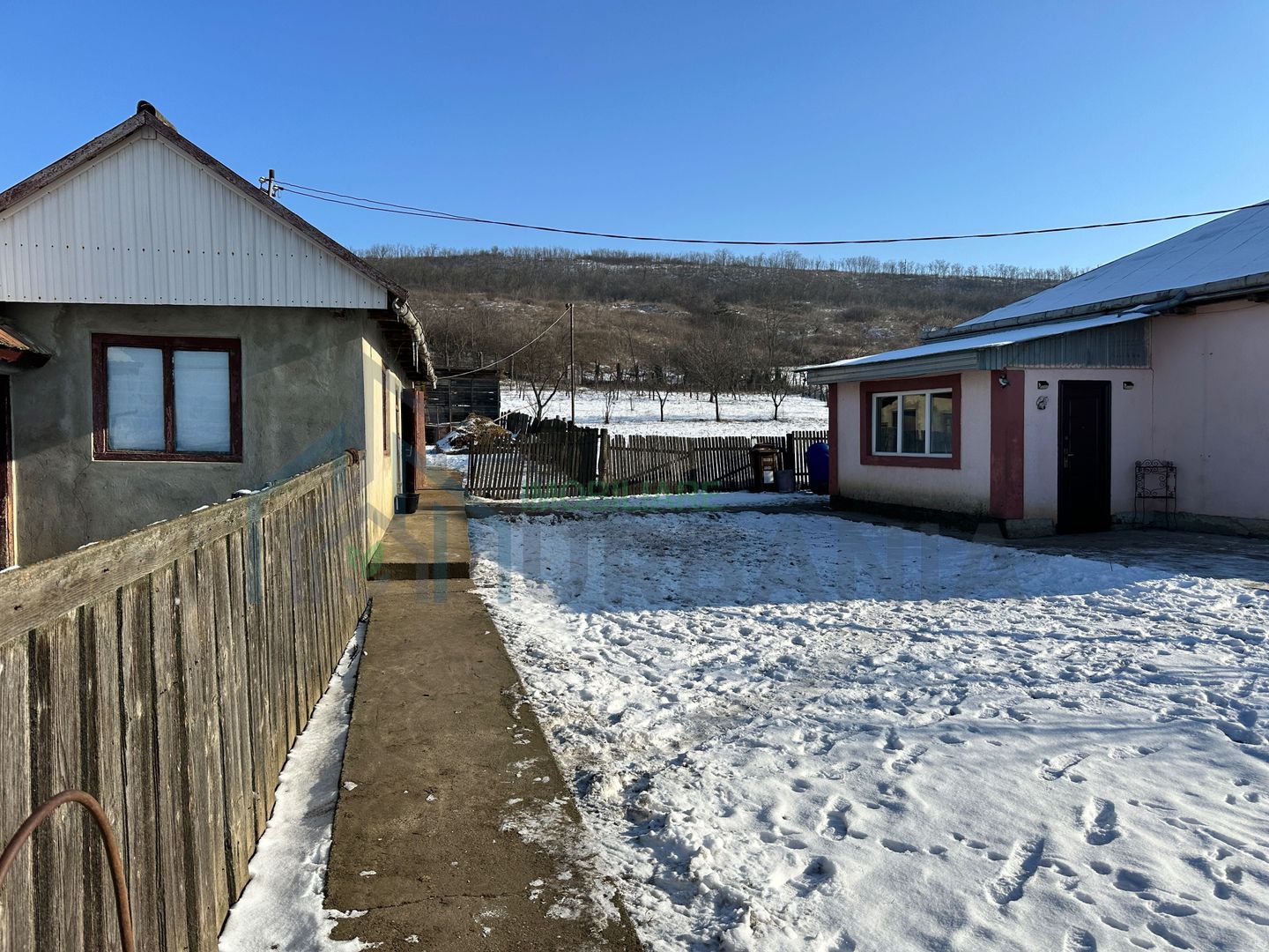 Casă și teren de vânzare în județul Iași - Poză 2