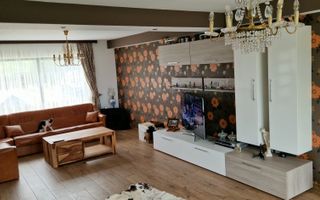 SE VINDE | Casa generoasă în Camirzani | Suceava - Poză 5