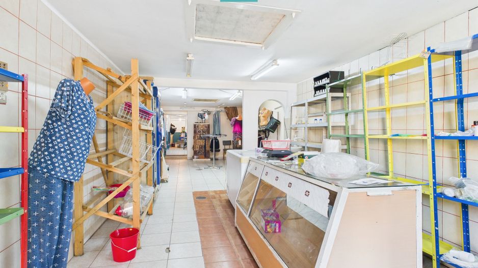 Casă+spaţiu comercial în Ghioroc, vânzare în rate - Poză 5