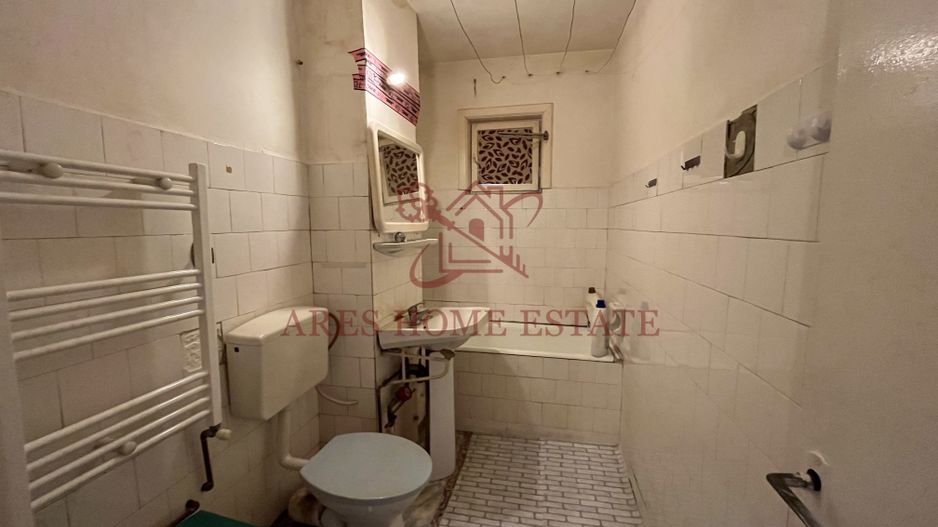 Etaj 1, 3 camere, spatios, 2 băi, centrală proprie – zonă excelentă - Poză 16