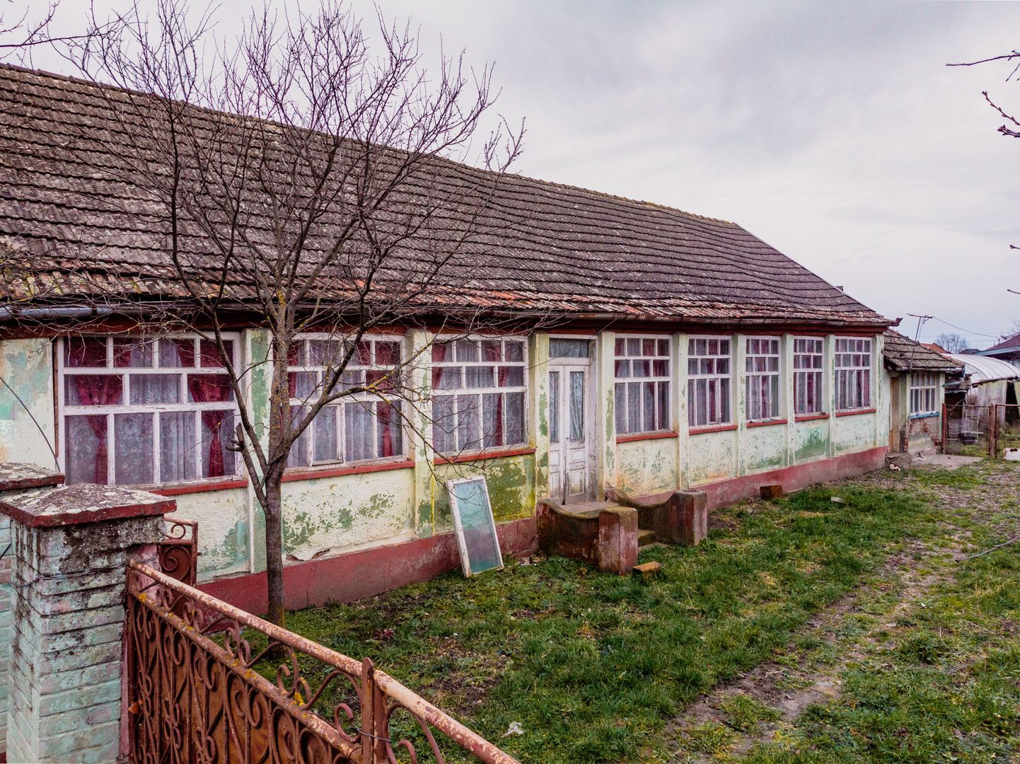 Casă bătrânească cu teren în Felnac - Poză 5