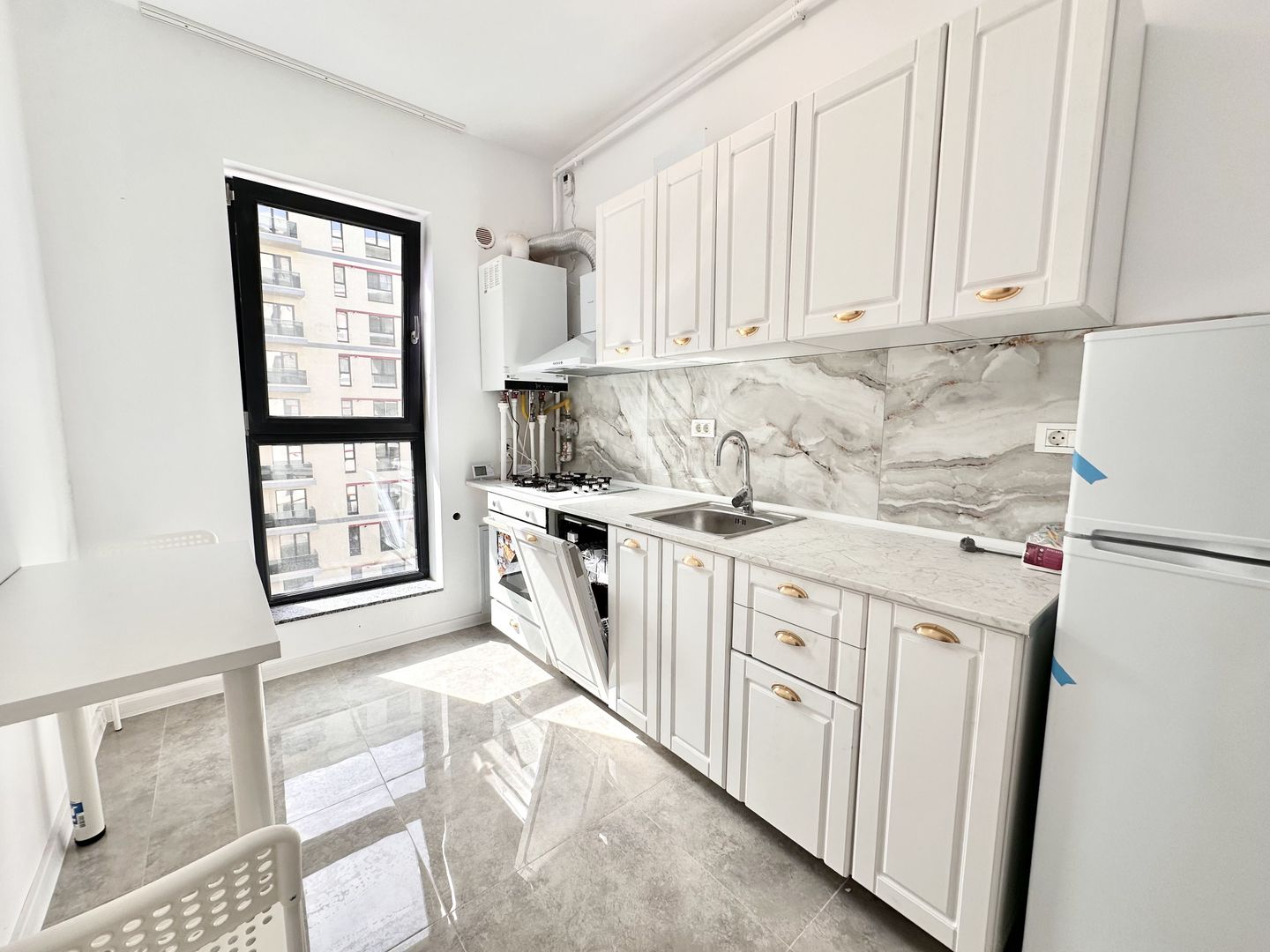 Apartament 2 Camere Exigent Plaza Faza 5 + Parcare inclusa! - Poză 1