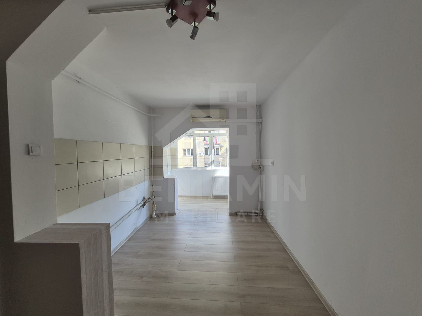 2 Camere decomandat etaj 1 49mp 1 Mai Centrala AC - Poză 2