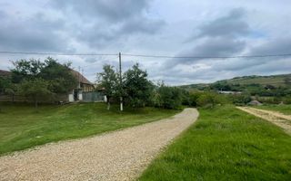 De vânzare | Casă tradițională pe deal + teren 2.470 mp | Sat Burzuc | - Poză 1
