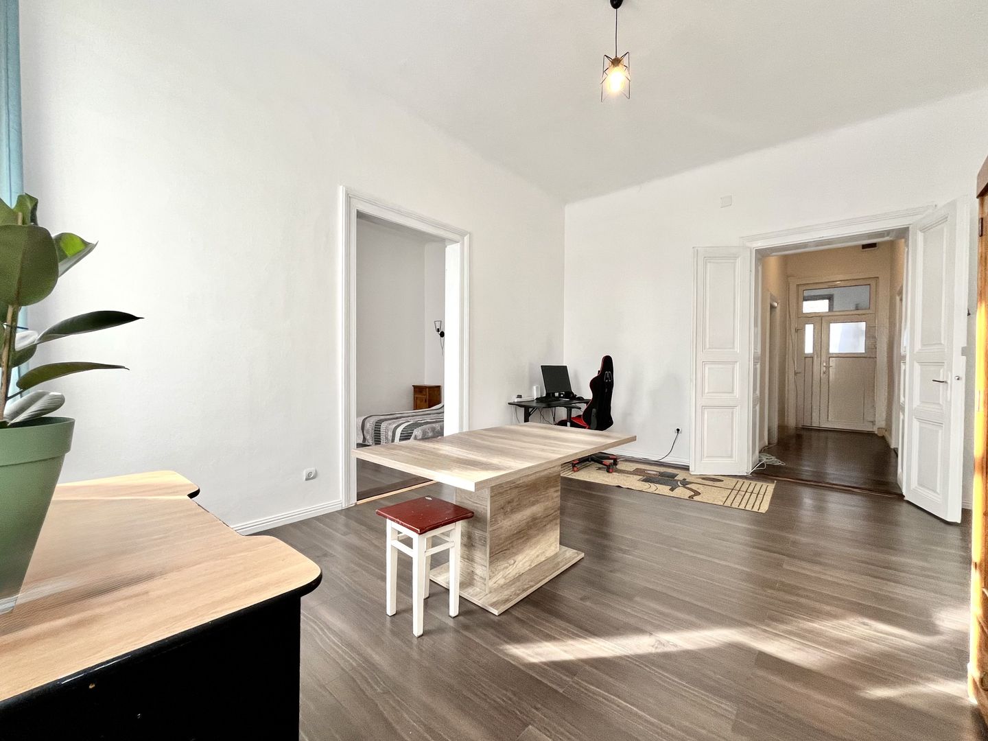 Un apartament care îți oferă orașul la un pas și vedere la Bega - Poză 2