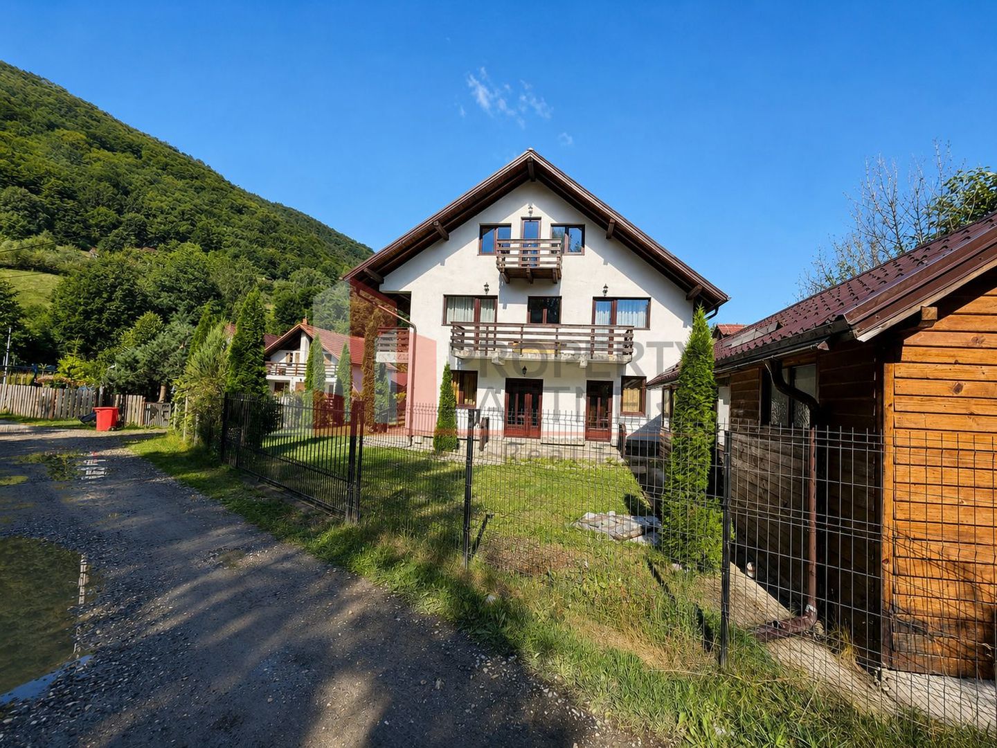 Proprietate spațioasă în Predeluț – la doar 800 m de centrul stațiunii Bran - Poză 1