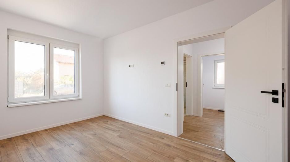 Duplex P+E în Moșnița Nouă, 3 dormitoare, 3 bai, teren 403 mp. Comision 0% - Poză 14