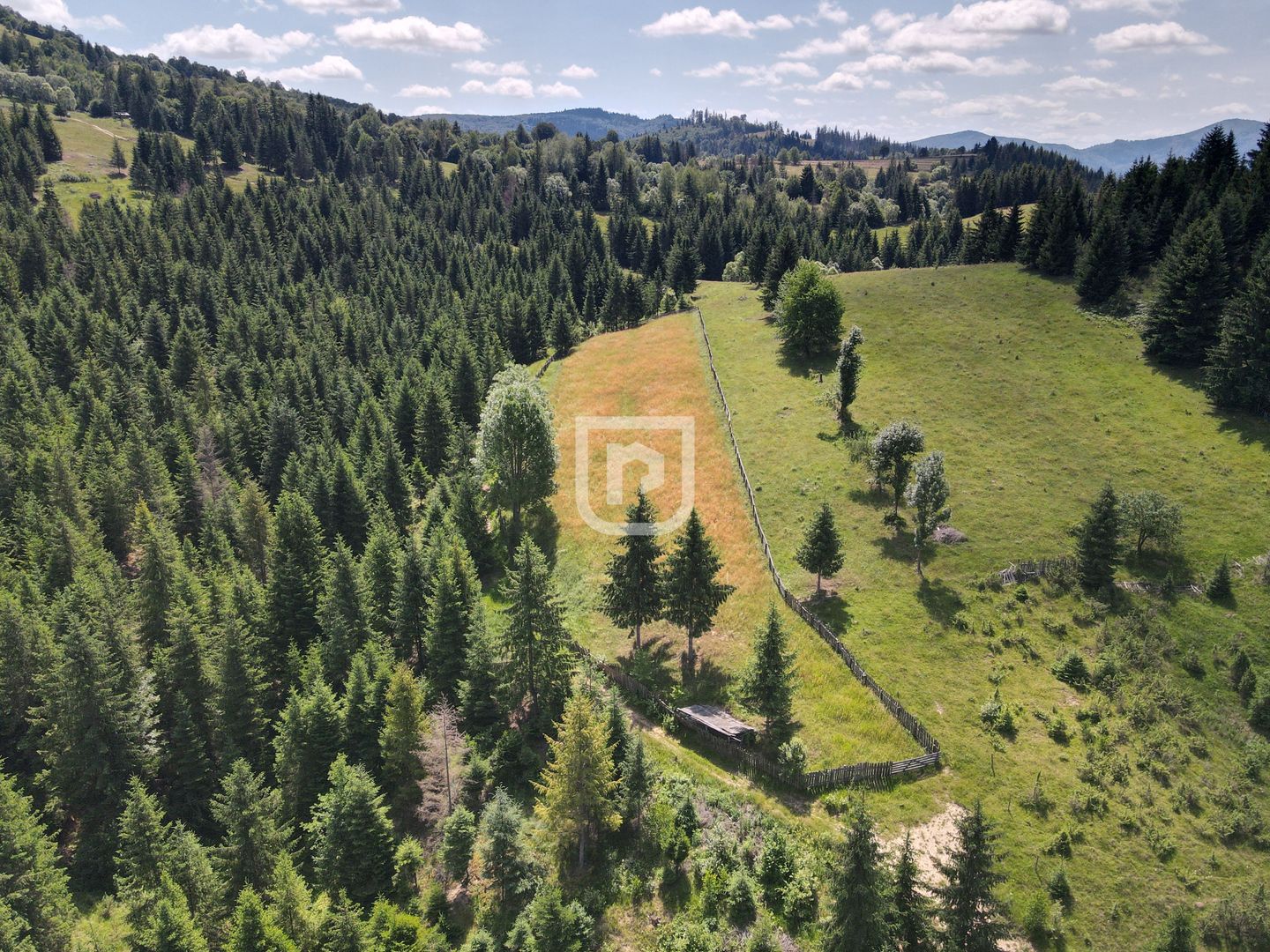 Teren 3600 mp cu priveliște montană în Mănăstirea Humorului | Bucovina - Poză 2