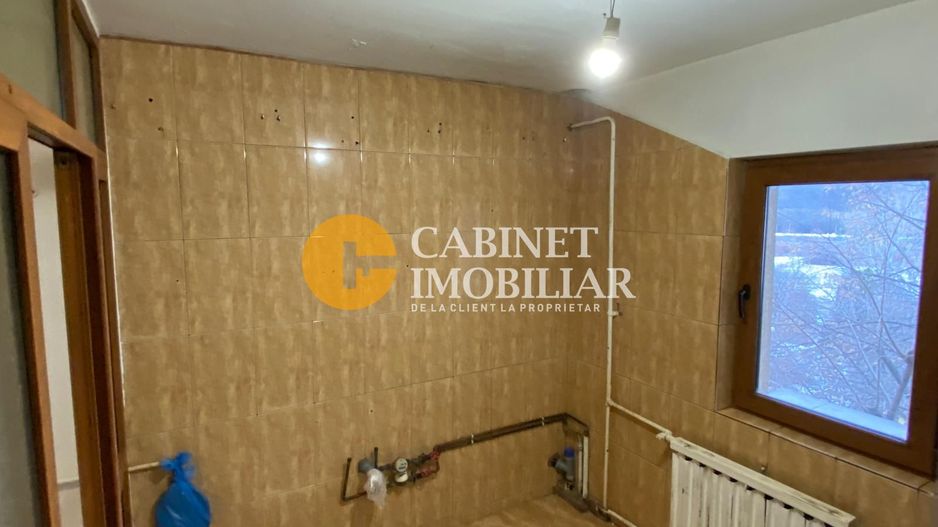 Nicolina - Cug - 4 Camere Decomandat -Etaj 3 - Bloc 1986 - Poză 9