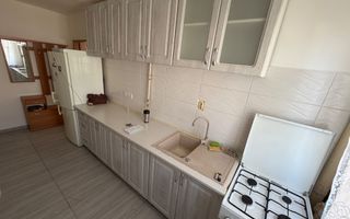 Apartament 3 camere de inchiriat, etaj 5 - zona Cetate - Poză 3