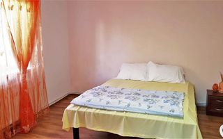 Casa de inchiriat, 2 camere, 250 mp teren, curte comuna, zona Centru - Poză 3