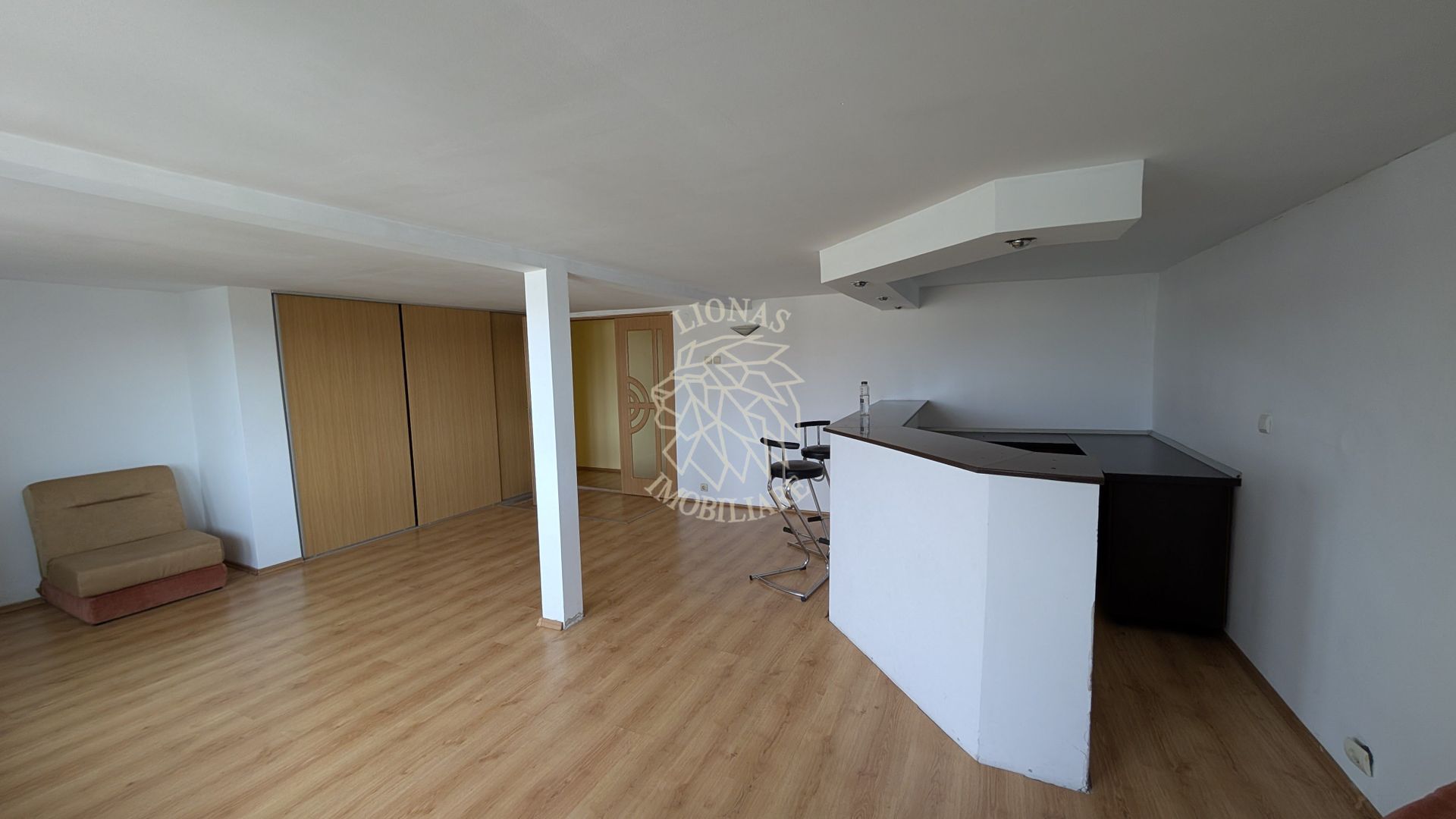 Apartament 4 camere 132 mp-balcon-ideal locuire- zona Calea Moldovei - Poză 4