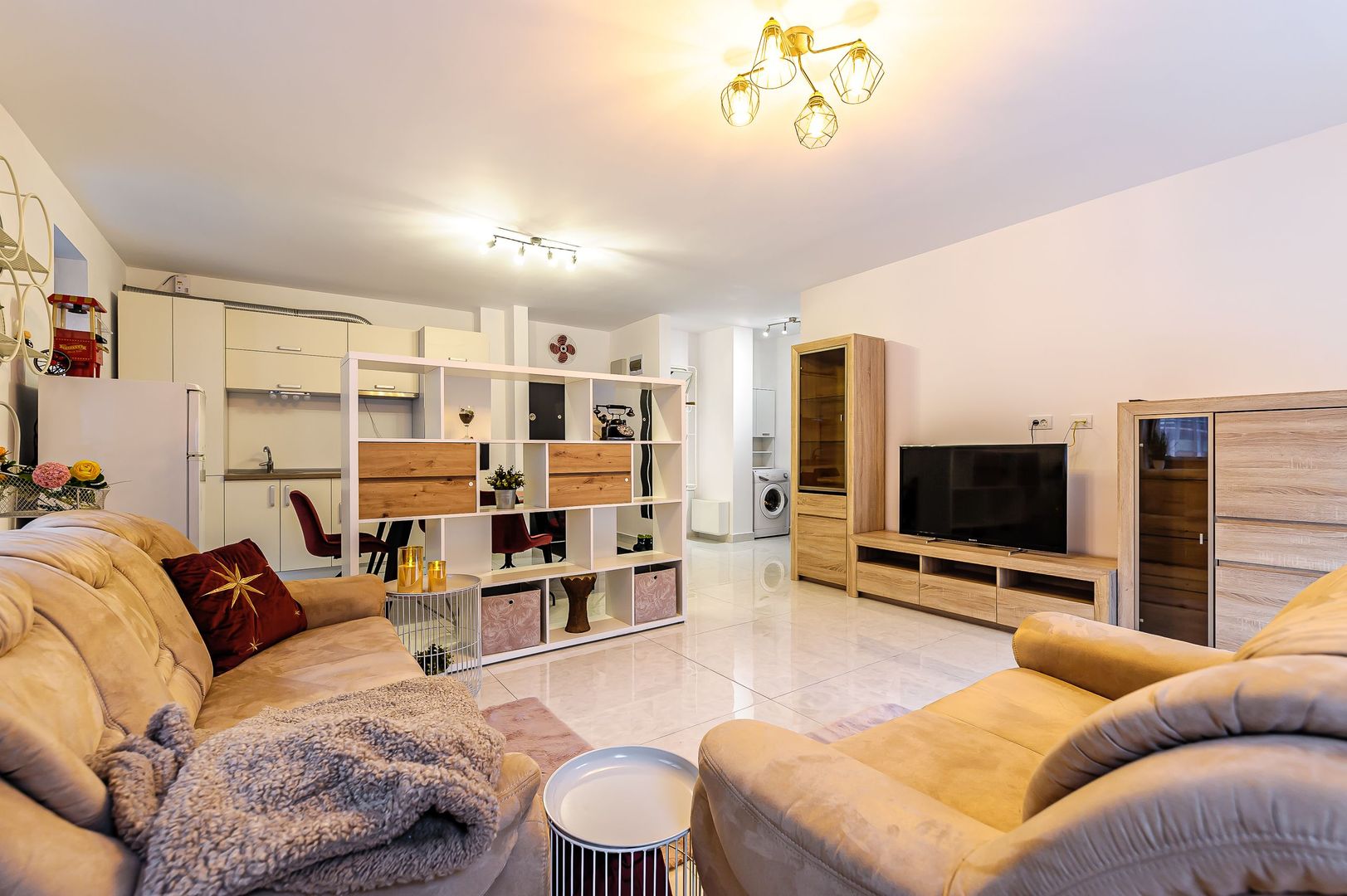 Apartament ultracentral în bloc nou, 2 camere cu terasa proprie - Poză 2