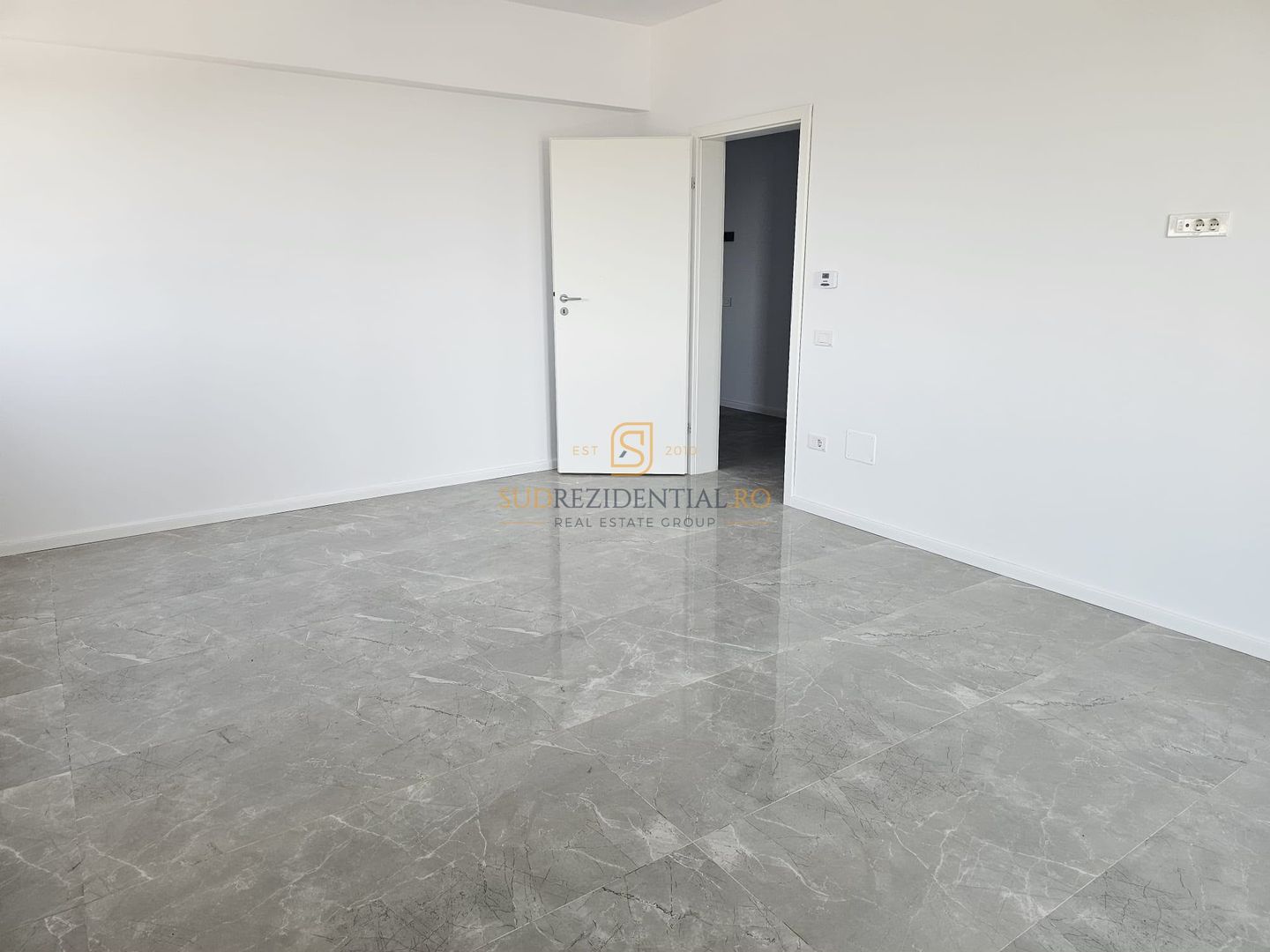 Apartament decomandat 3 camere, disponibil imediat, etaj 2/10 - Poză 7