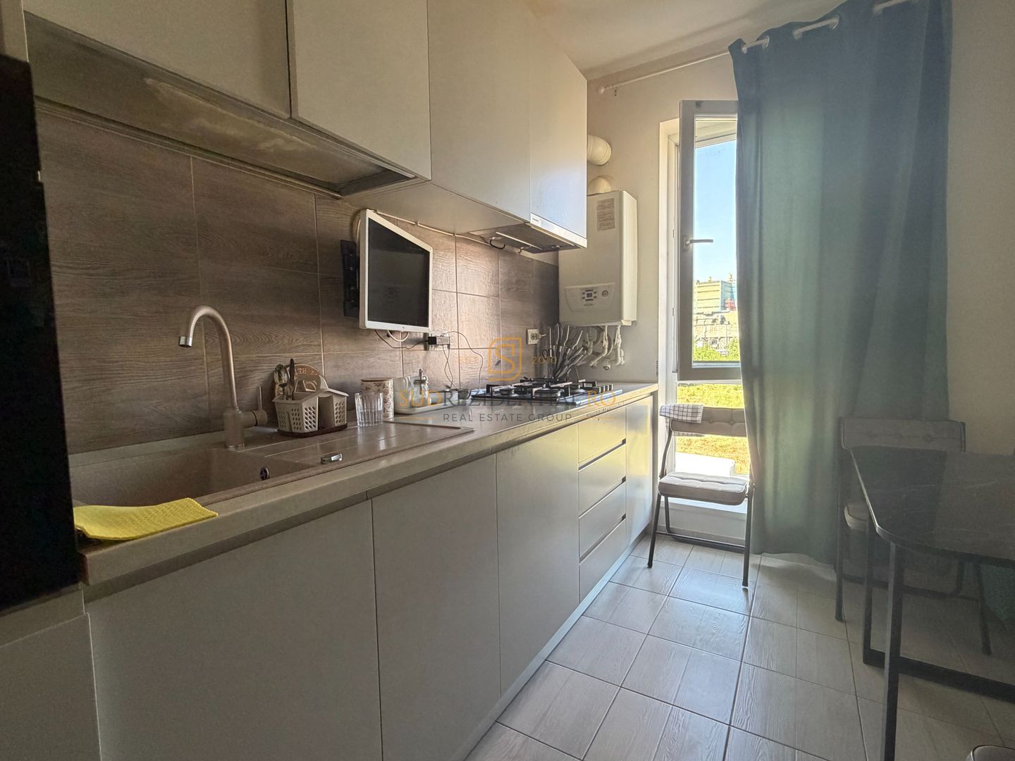 Confort și Eleganță: Apartament 3 Camere în Inima Sectorului 4 - Poză 5