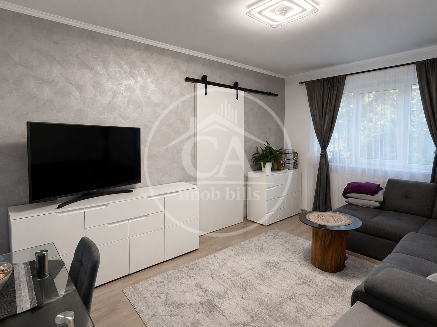 Apartament cu 3 camere de vânzare în zona Rogerius, Oradea - Poză 1