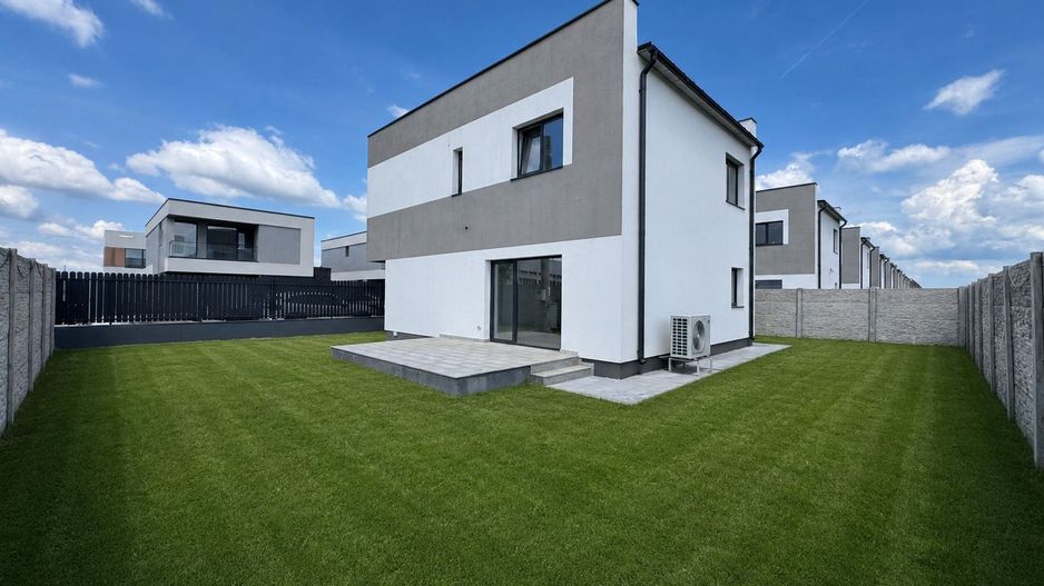 Vila moderna P+1, 150m2 si 320 curte cu POMPA DE CALDURA - Poză 1