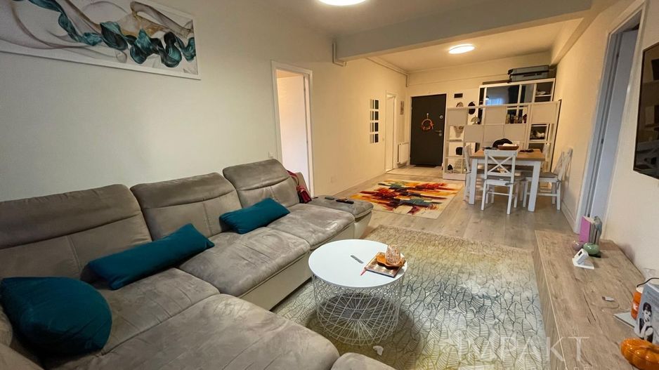 Apartament superb de vanzare cu 2 camere, zona semicentrala! Parcare! - Poză 1