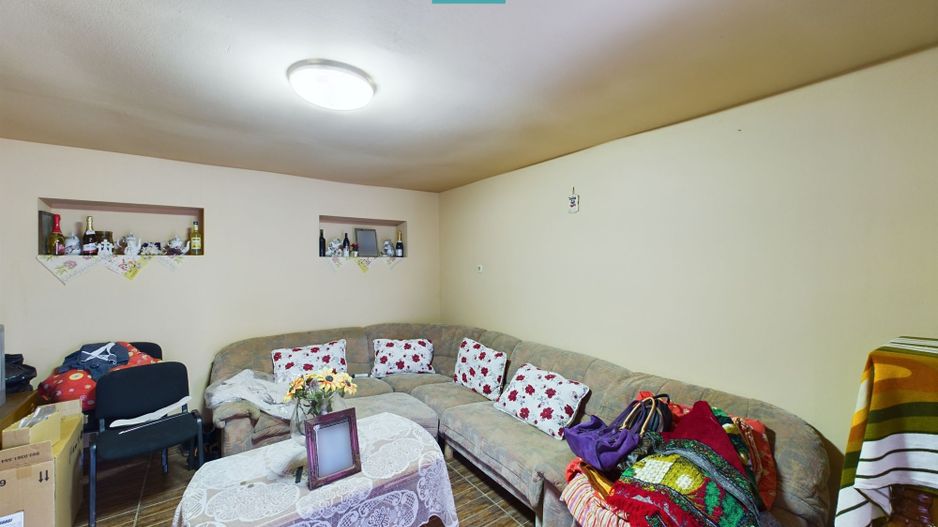Casă cu 2 camere și 456 mp teren în Ghioroc - Poză 15