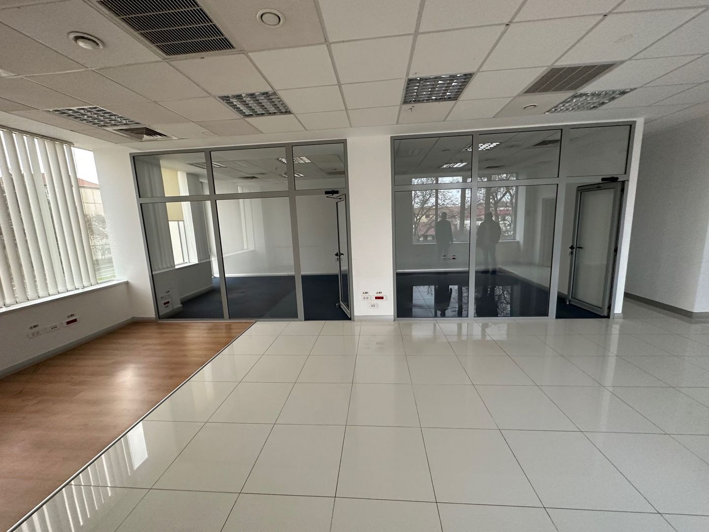 Spatiu de birouri la artera - Poză 1