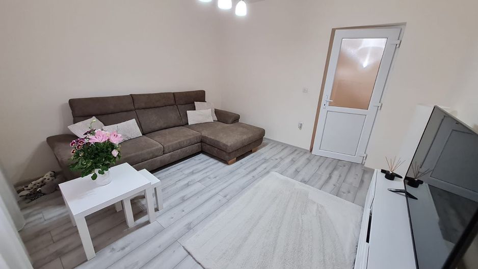 Casă cu teren generos pretabila pentru afacere - Poză 1