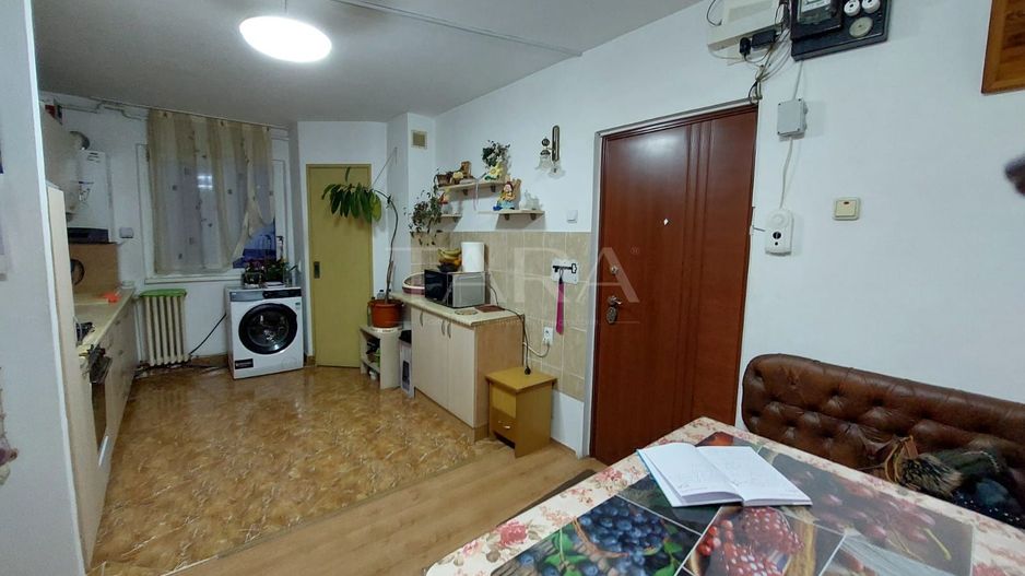 Apartament 3 camere decomandat, etaj intermediar, zona Minerva - Poză 3