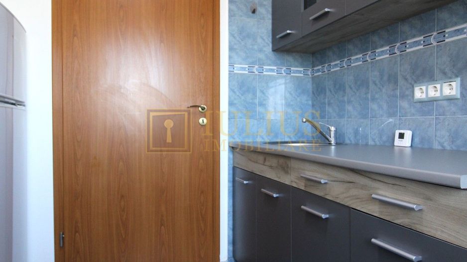 Aradului; decomandat, bucatarie inchisa. Parcare privata inclusa. - Poză 16