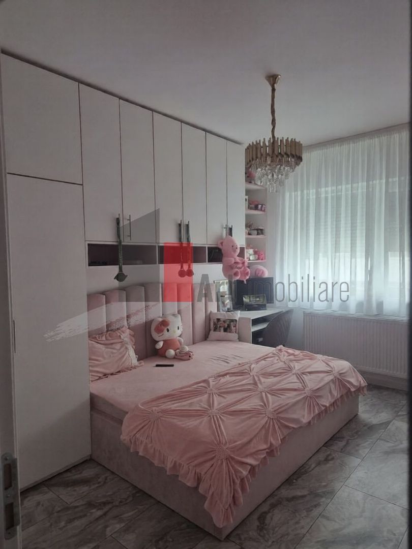 Vanzare apartament 3 camere 70 mp-Weiner Palada+loc de parcare - Poză 1