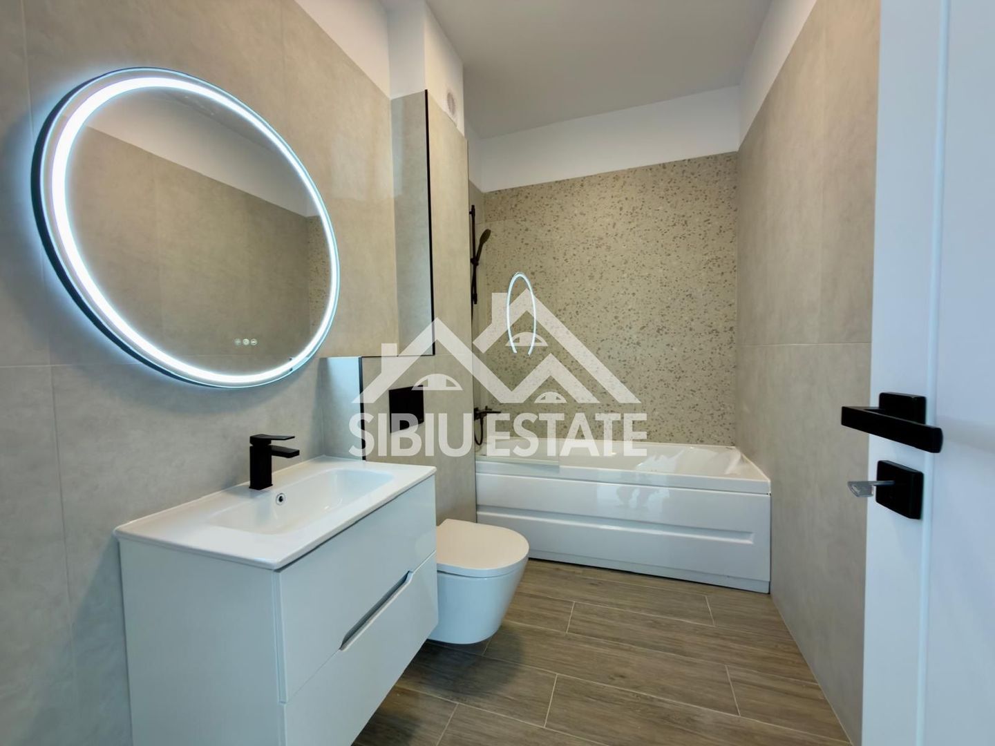 Apartament la CHEIE, 3 camere, parcare si boxa - Poză 8