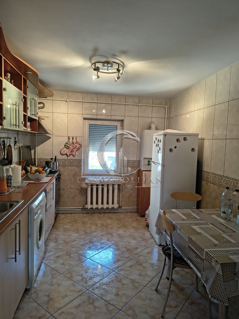 Apartament cu 3 camere Zona centrala Str. Bucegi Liceul de Arte etaj 3 , 2 balc - Poză 2