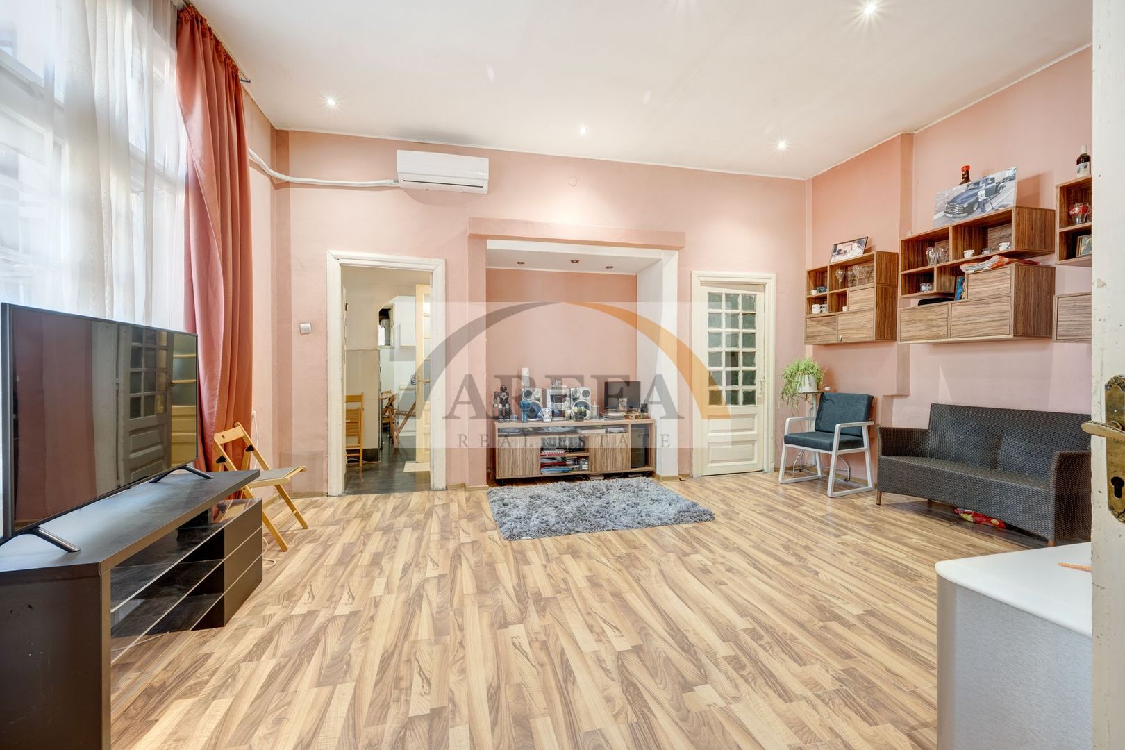 Proprietate in vila, etaj, partial renovat - Pasajul Unirii - 154 mp - Poză 3