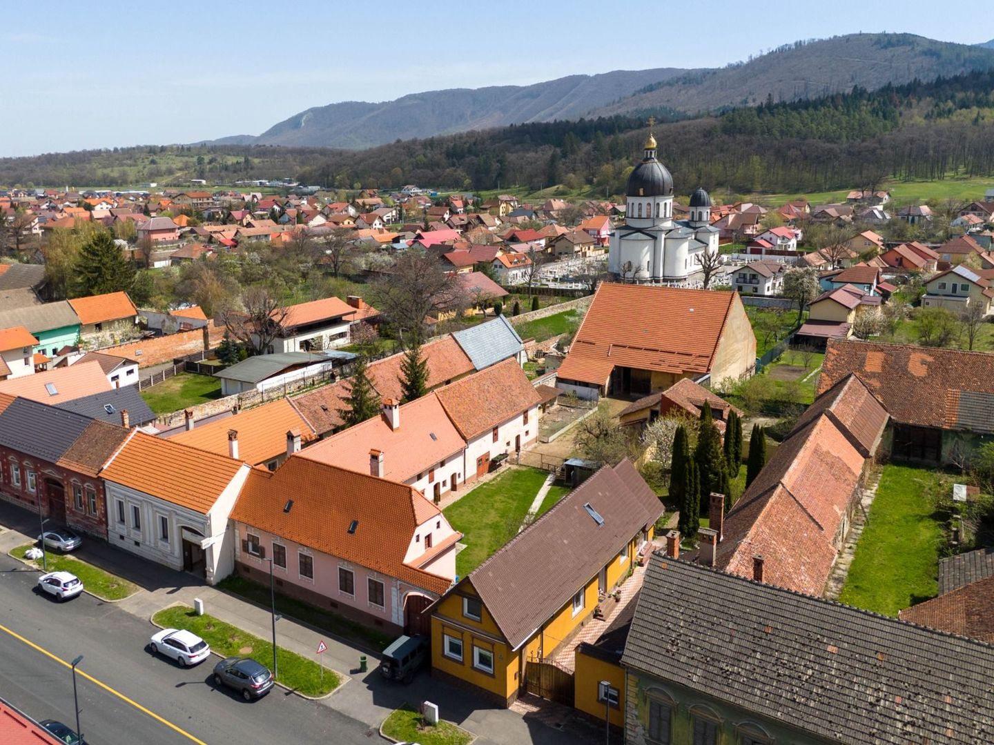 Casă Săsească Autentică cu Șură Impresionantă în Cristian – Teren 2729mp - Poză 2