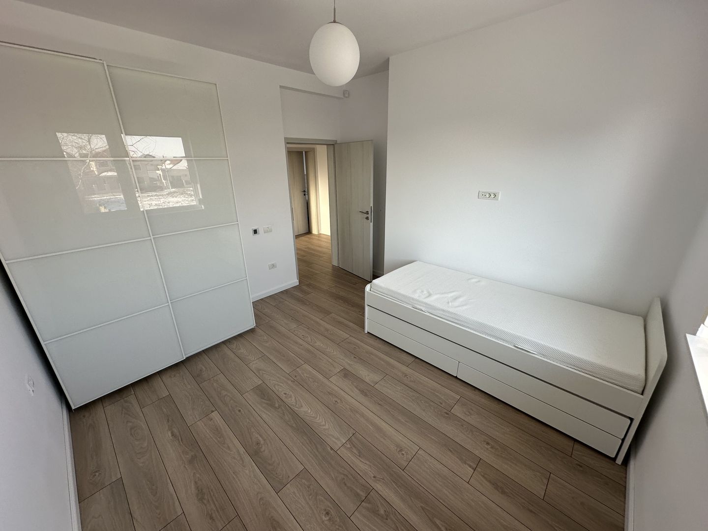 Duplex despărtit  prin garaj zona Ikea - Poză 15