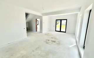 Casa Individuala cu 4 camere si 270 mp de curte, în Cristian - Poză 3