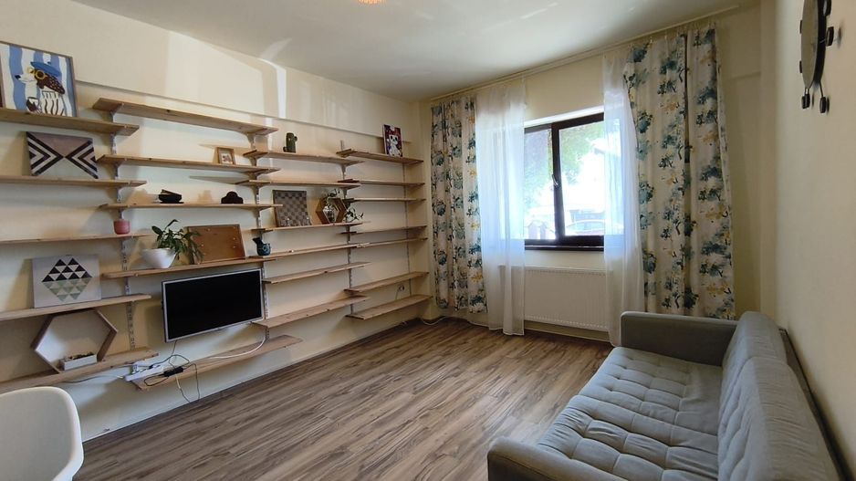 Apartament 2 camere Dec 58 mp+ loc de parcare Cug Capitol 92000 euro - Poză 2
