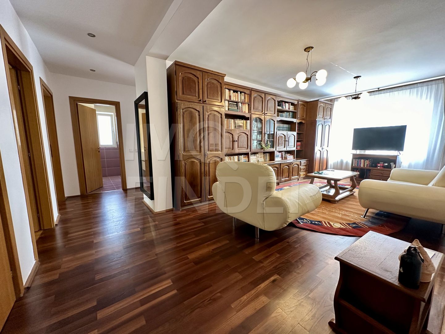 Inchiriere apartament 4 camere Andrei Muresanu Sud, garaj - Poză 1