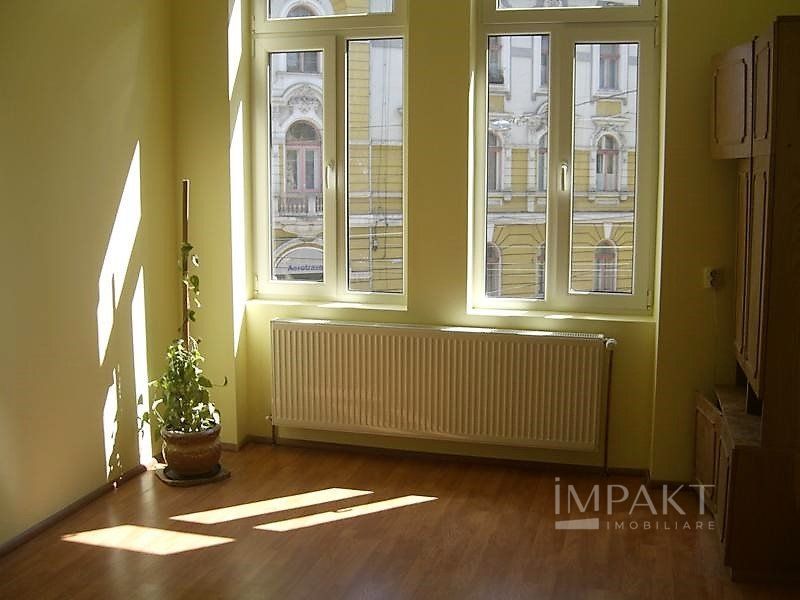 Apartament cu 4 camere, semidecomandat, in zona Marty Horea! - Poză 3