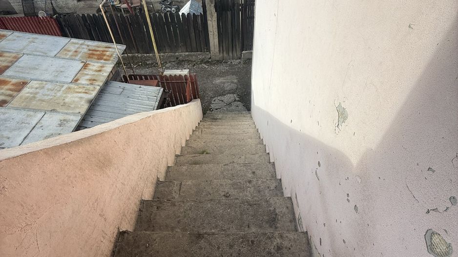 Apartament 2 cam in Vila etaj 1 + pod + curte 34 mp Campina - Poză 11