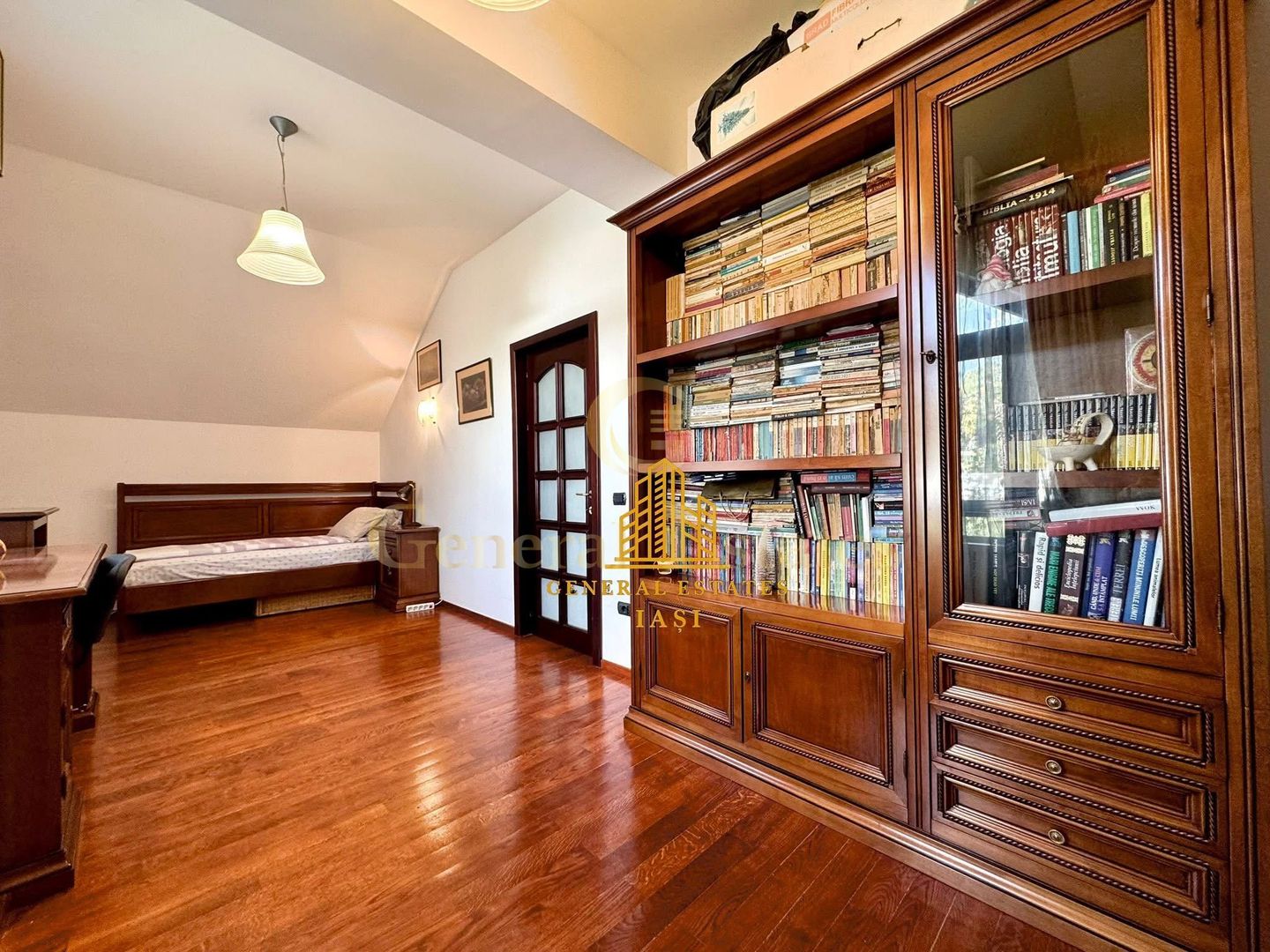 Vânzare Casă în Bucium cu Priveliște Panoramică - Poză 17