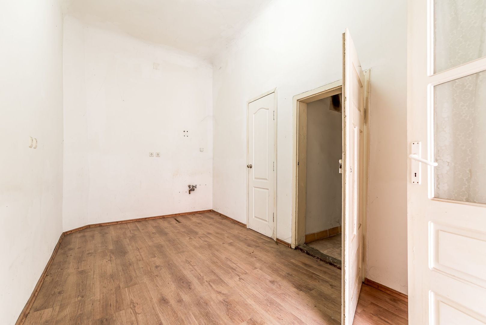 Apartament 2 camere Str. Lucian Blaga, clădire în renovare completa - Poză 4