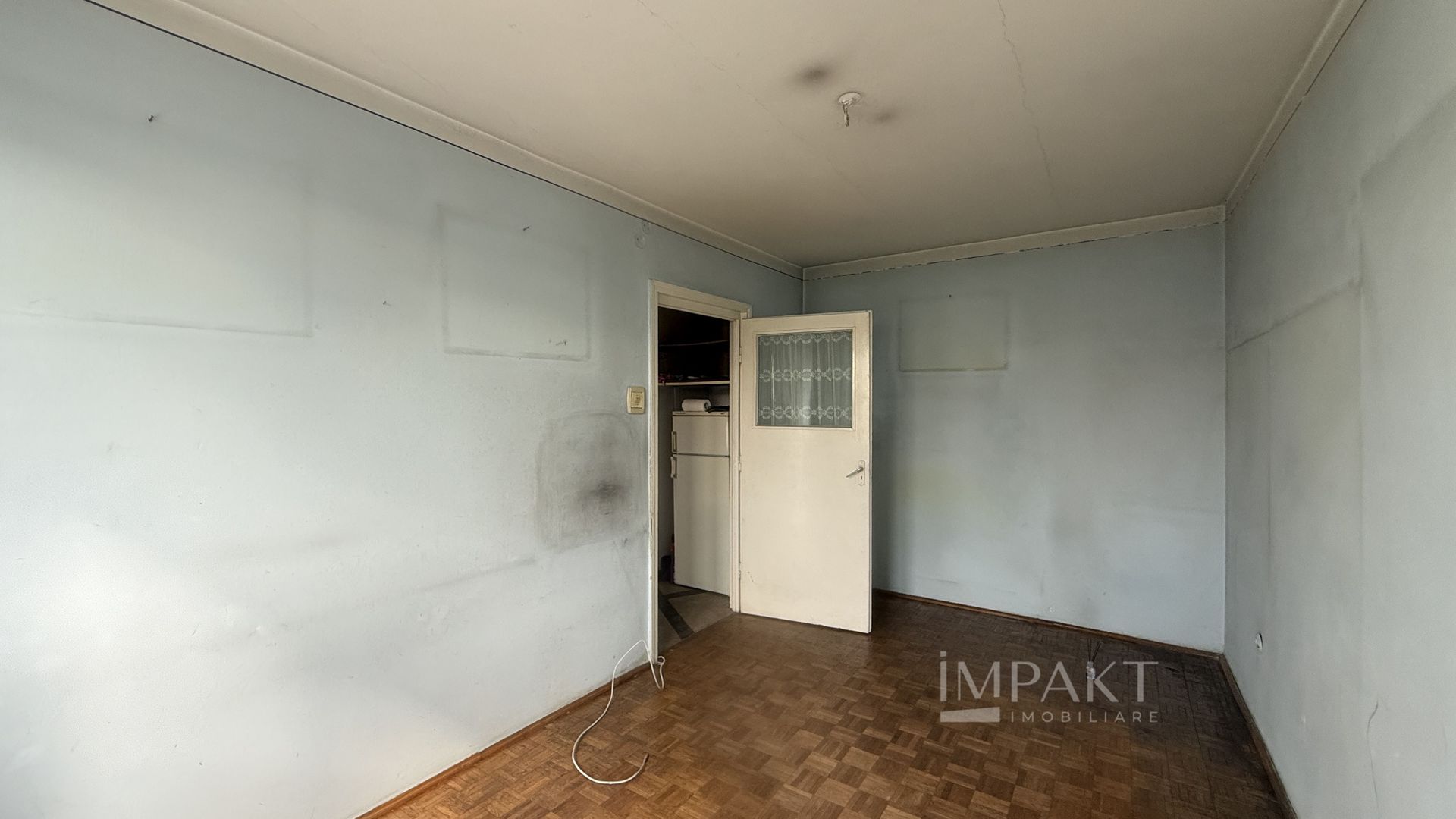 Apartament cu 2 camere decomandat in centrul orasului - Poză 3