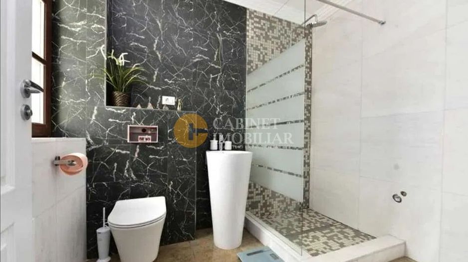 Casa individuala 4 Camere - la Asfalt - Poză 2