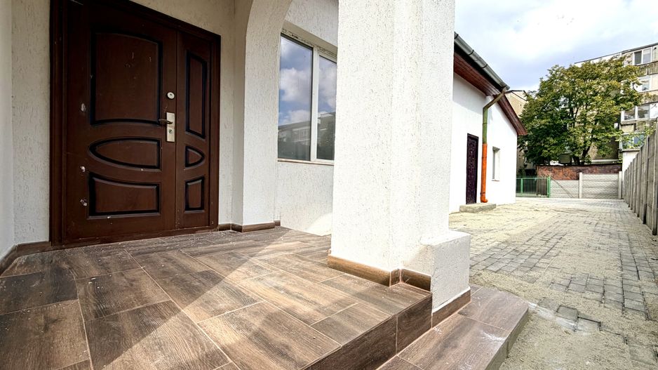 Spațiu comercial de închiriat – artera principală în nordul orașului. - Poză 1