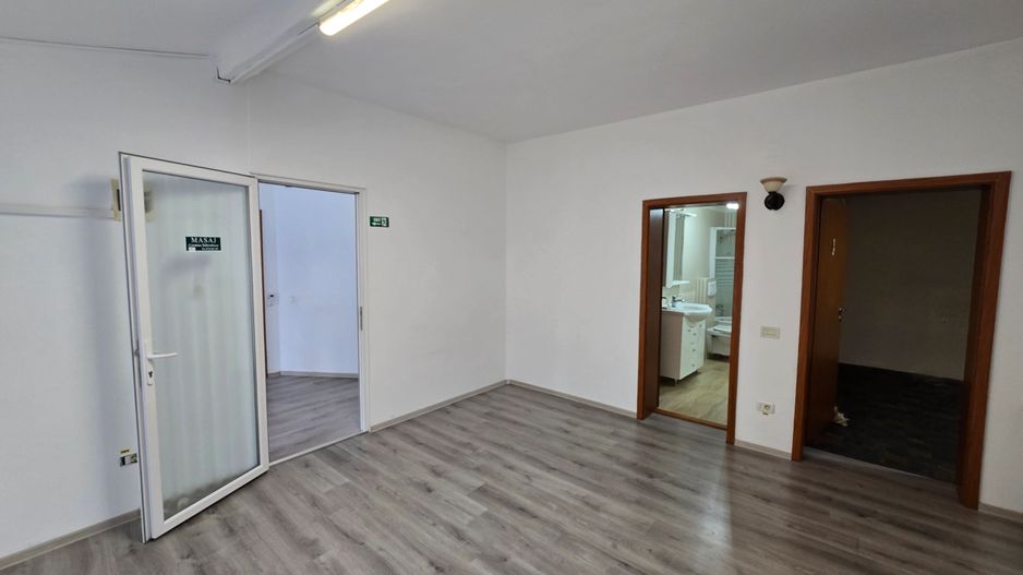 Etaj vila cu 5 camere, Dumbravita, Ideal pentru activitati comerciale - Poză 7