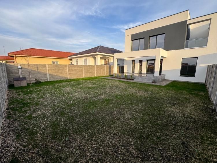 Duplex despărțit prin perete dublu/ Garaj - Poză 32