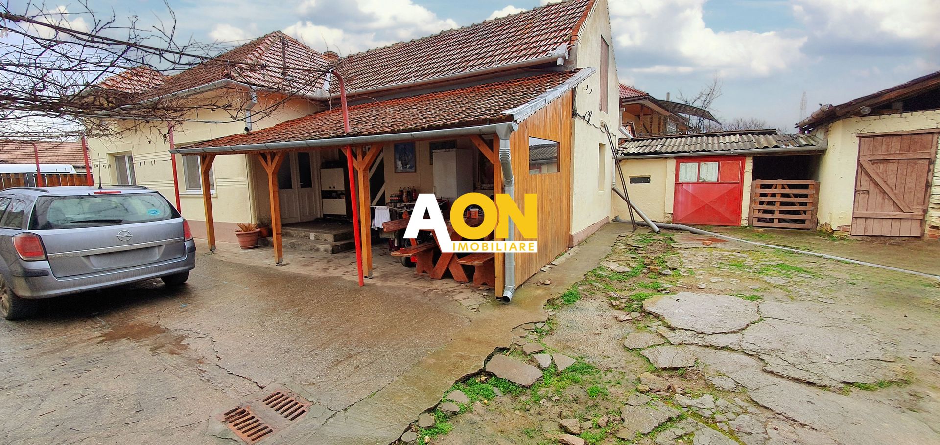 Teren intravilan cu casa, 1173 mp, la asfalt, zona Cetate - Poză 2