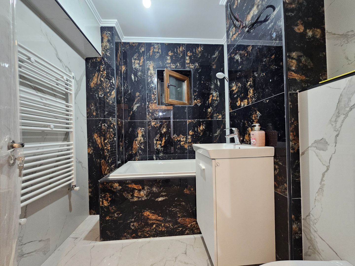 Apartament 3 camere de vânzare – Zona Boema, 98 mp Complet renovat - Poză 3