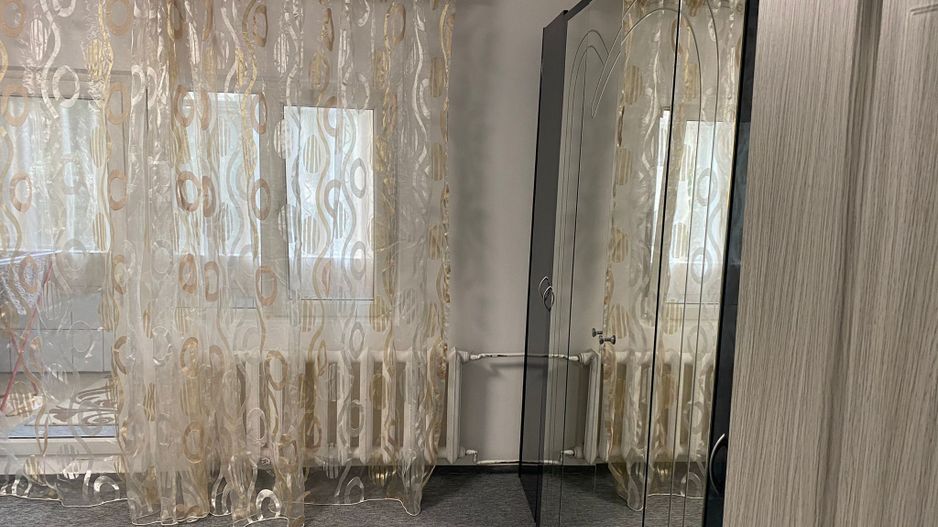 Apartament mobilat si utilat I Balcon mare I zona Sagului - Poză 3